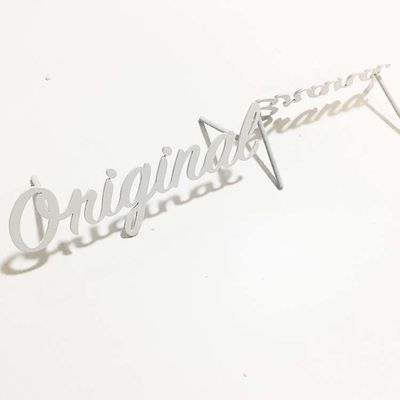 Flacher Schnitt-bürstete weißes Farben-Metallbuchstabe-Zeichen Buchstabe Signage des Kanal-SS304