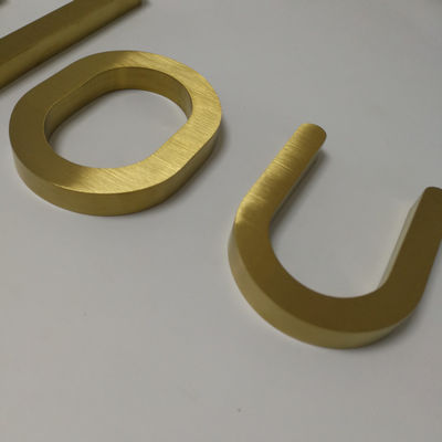 Soem-ODM-Kosmetik-Speicher-Metallbuchstabe-Zeichen fabrizierte im Freien