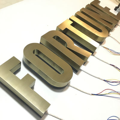 3d im Freien belichtete Halo-Lit-Zeichen beschriftet an der Wand befestigtes UL