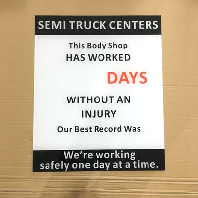 Laser 3d schnitt Acrylbuchstabe-Zeichen-Gold malte Seide aussortierten Geschäfts-Namen