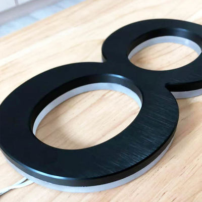 Buchstabe-Zeichen-Acrylsauerschwarzes der Werbungs-3D malte hintergrundbeleuchtetes 12cm Stärke