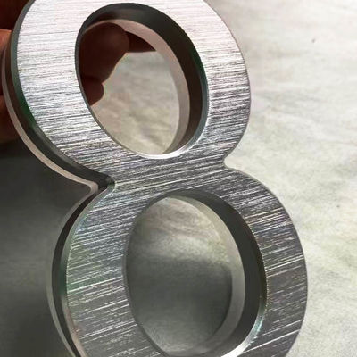 Buchstabe-Zeichen-Acrylsauerschwarzes der Werbungs-3D malte hintergrundbeleuchtetes 12cm Stärke