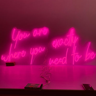 HIGHSPAN personifizierte Neonbuchstaben des kanal-3d mit Acrylbrett