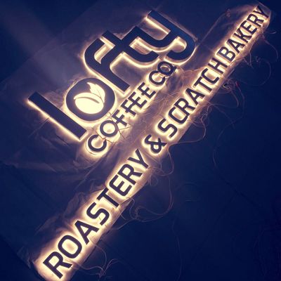 Harz-fertigten hintergrundbeleuchtete Kanal-acrylsauerbuchstaben gebürstetes chromiertes 12VDC besonders an