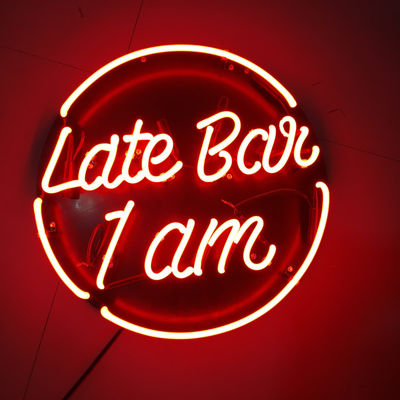 Werbung Stangen-des kundenspezifischen Leuchtreklame-Leuchtkastens mit Rückenbrett-Wand-Berg