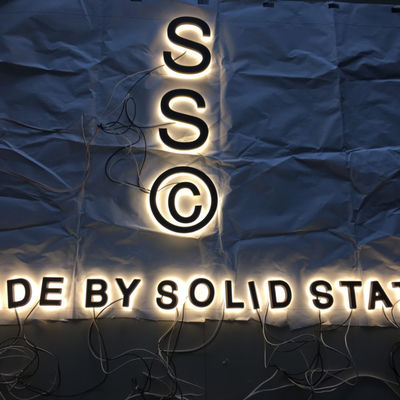 Alphabet im Freien führte Buchstabe-Licht-Schild-Halo-Lit-Zeichen-Buchstaben