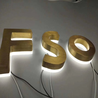Goldbürsten-Edelstahl-hintergrundbeleuchtete Zeichen asphaltieren Buchstaben