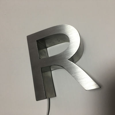 HIGHSPAN außerhalb des hintergrundbeleuchteten Kanal-Buchstabe-Zeichens für Firmennamen