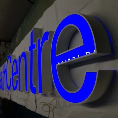 Farben Geschäfts-Speicherfront Logo Channel Letter Sign Customs PMS