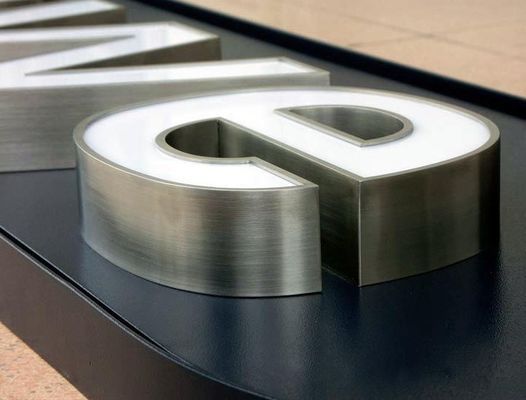 Fabriziertes Metallkanal-Buchstabe-Zeichen 3D führte Leuchtkasten-Zeichen